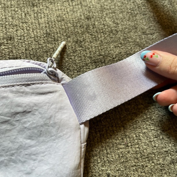 Lululemon 1L Lavender Fog Belt Bag - Picture 7 of 10